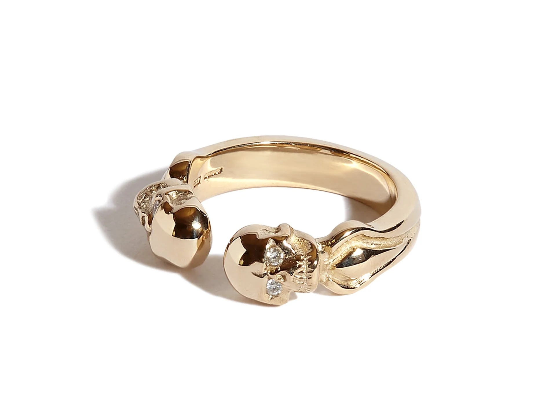 9ct Gold Double Headed Open Skull Band with Diamond Eyes - Image 3