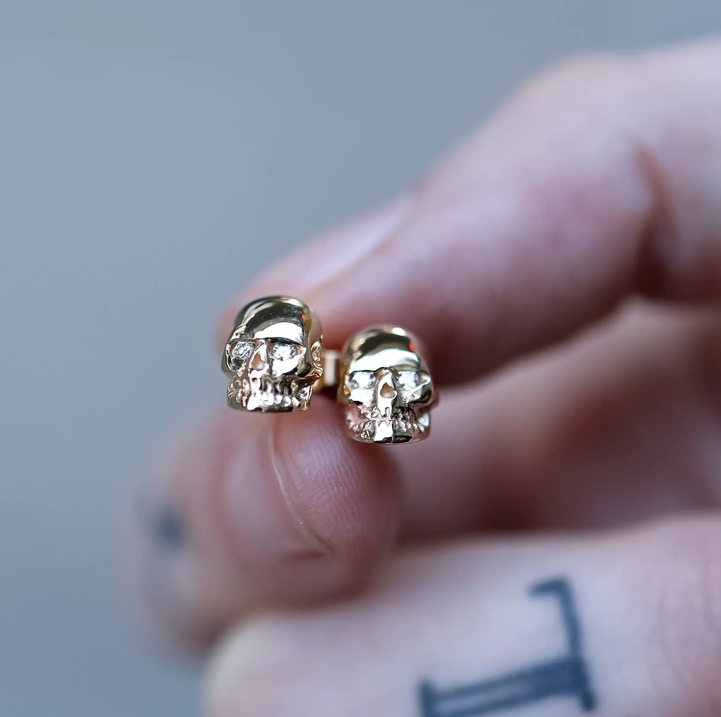9ct Gold Skull Studs with White Diamonds (pair) - Image 3