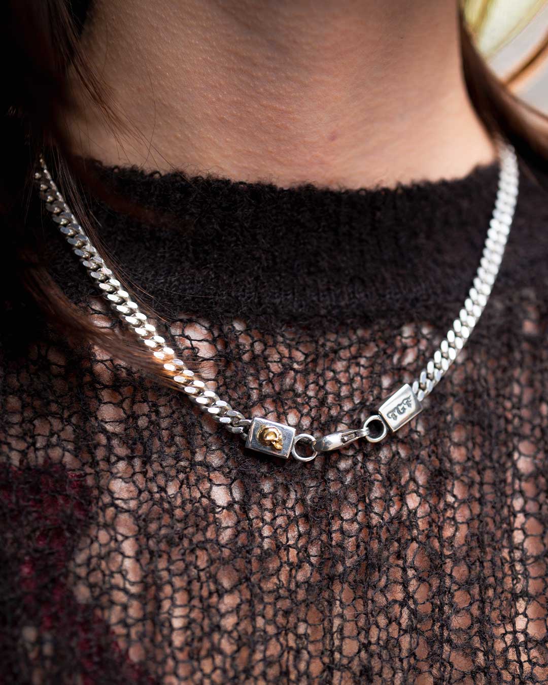 Flat Curb Chain Necklace With 18ct Gold Skull - Image 3