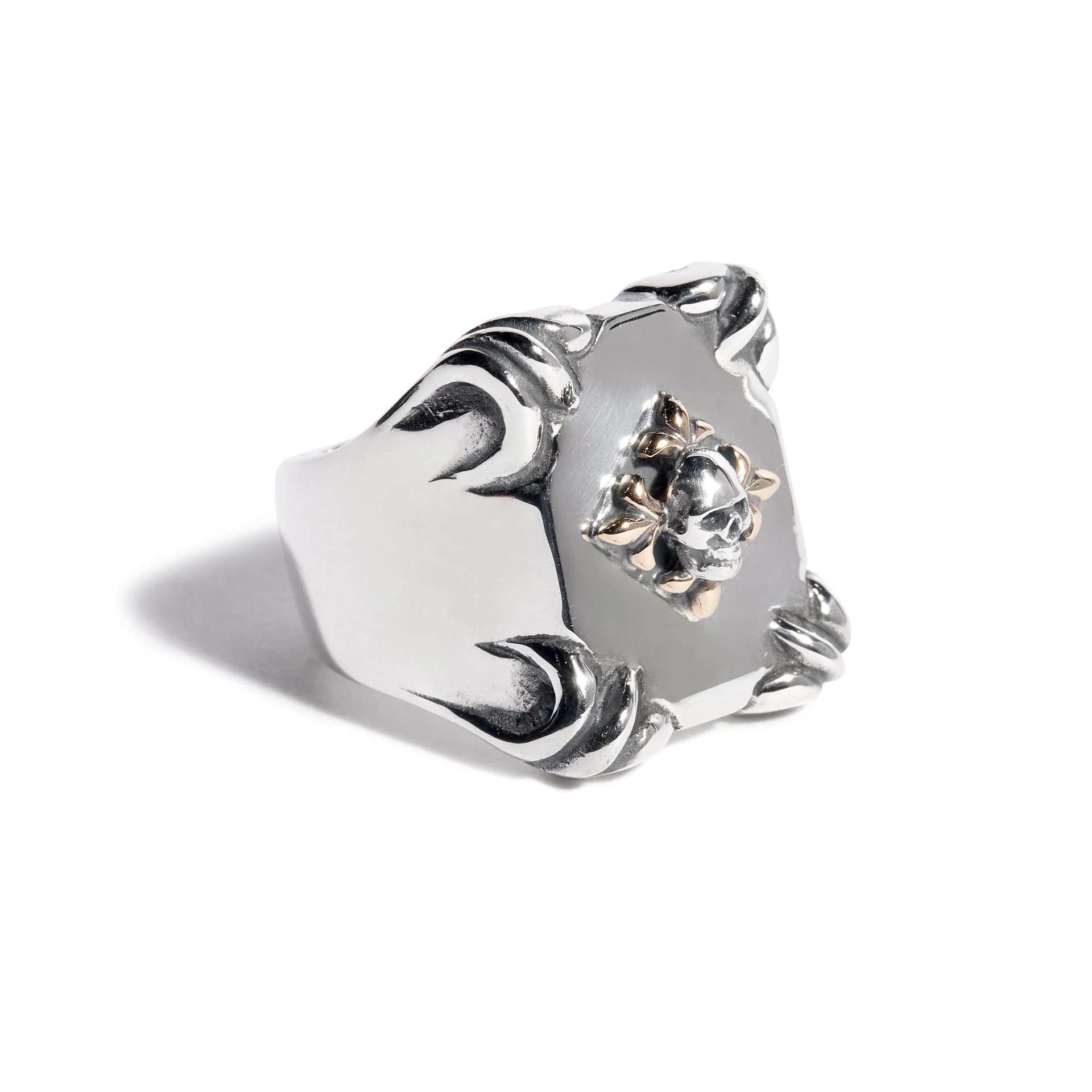 Shield Ring with 9ct Gold Fleur De Lis & Silver Skull - Image 3