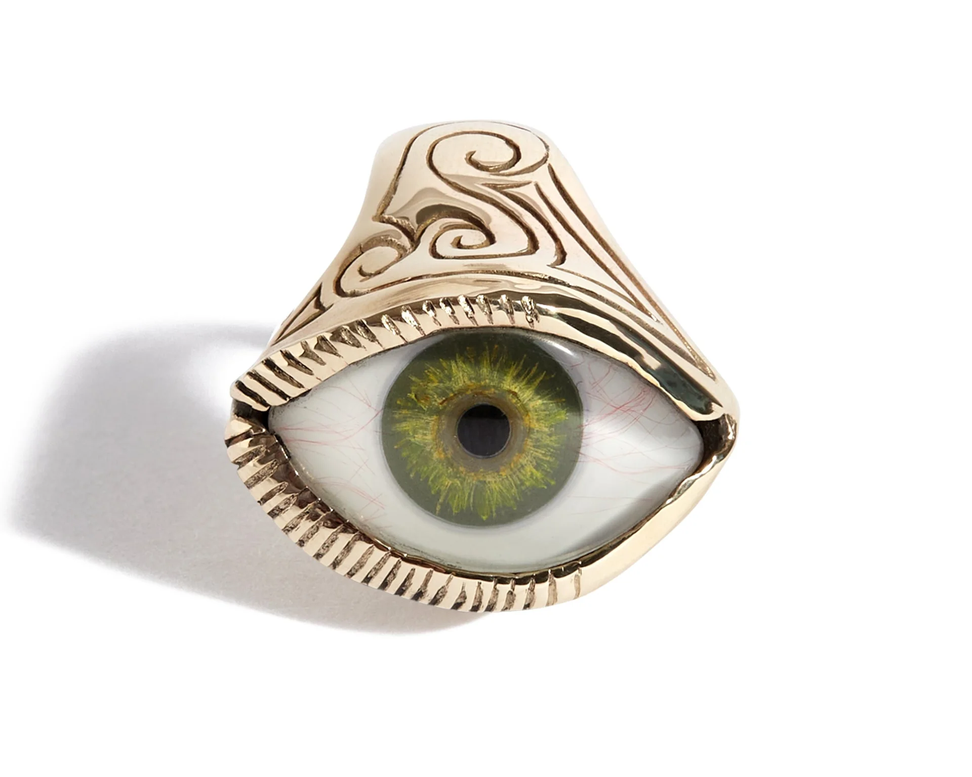 Solid 9ct Gold Engraved Eye Ring - Image 3