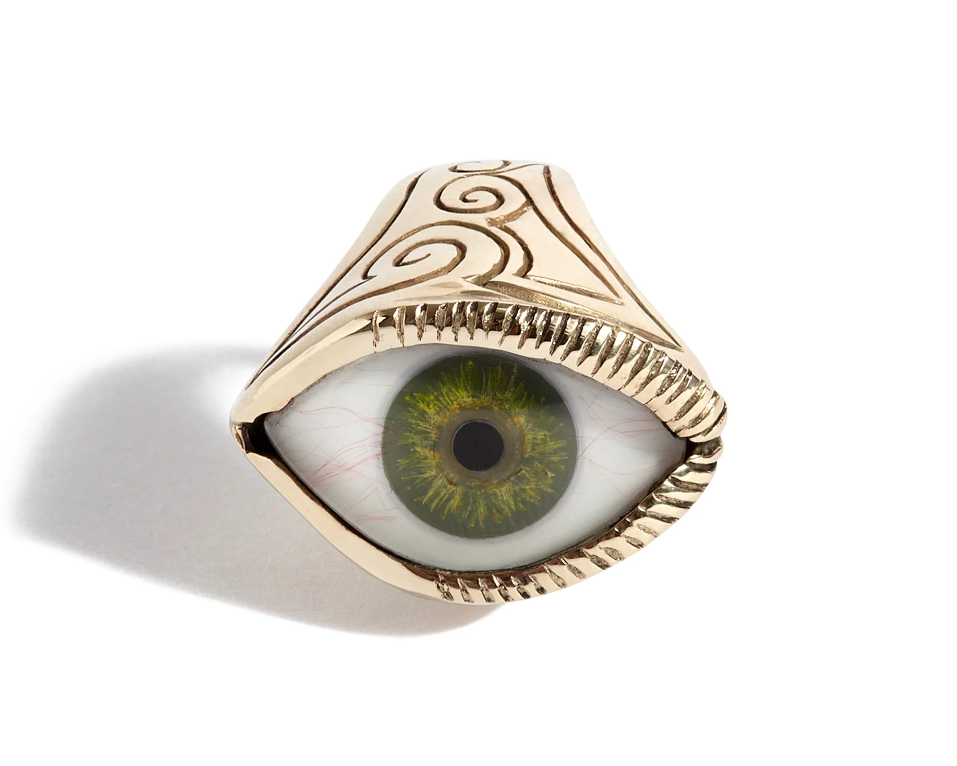 Solid 9ct Gold Engraved Eye Ring - Image 4