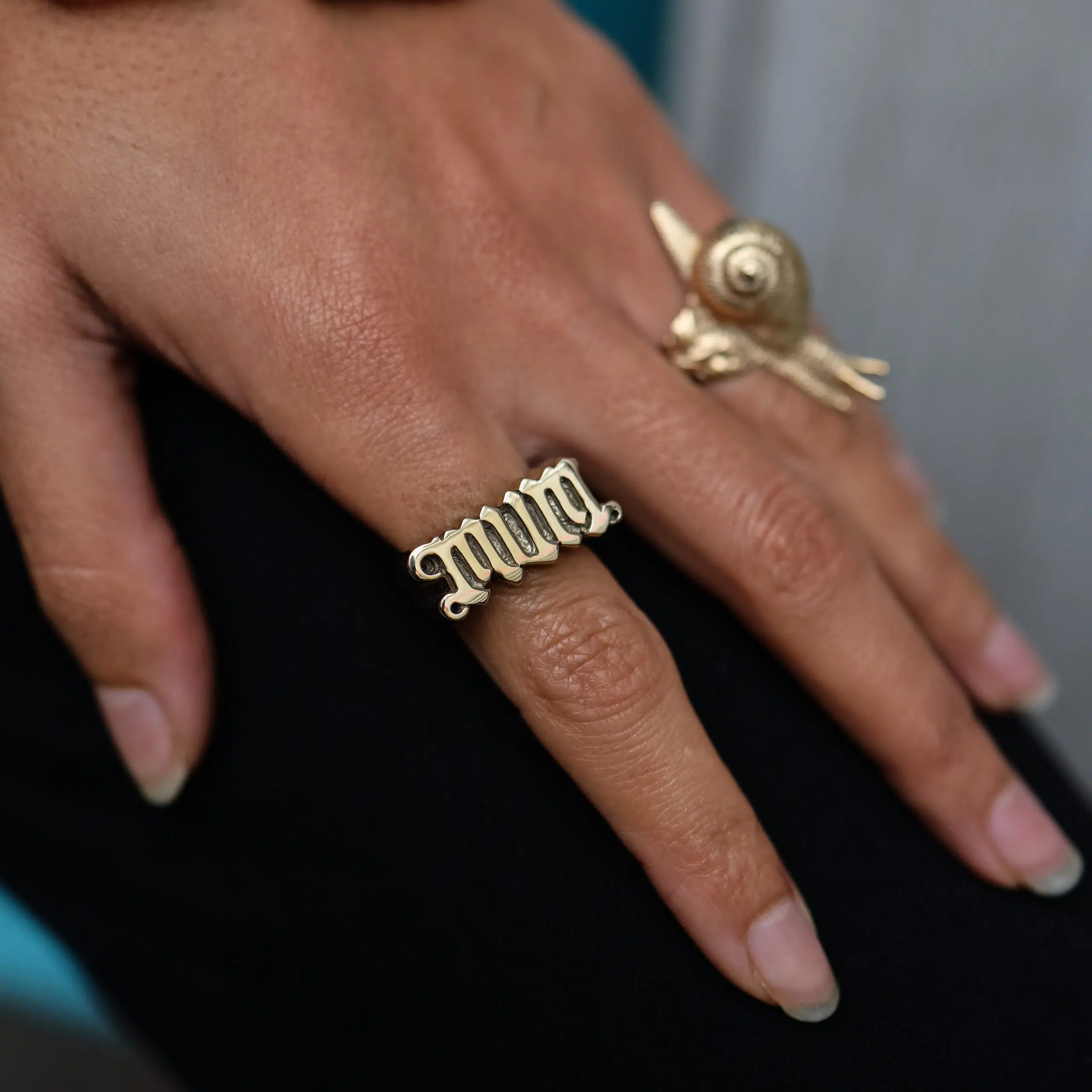 Solid 9ct Gold Mum Ring - Image 6