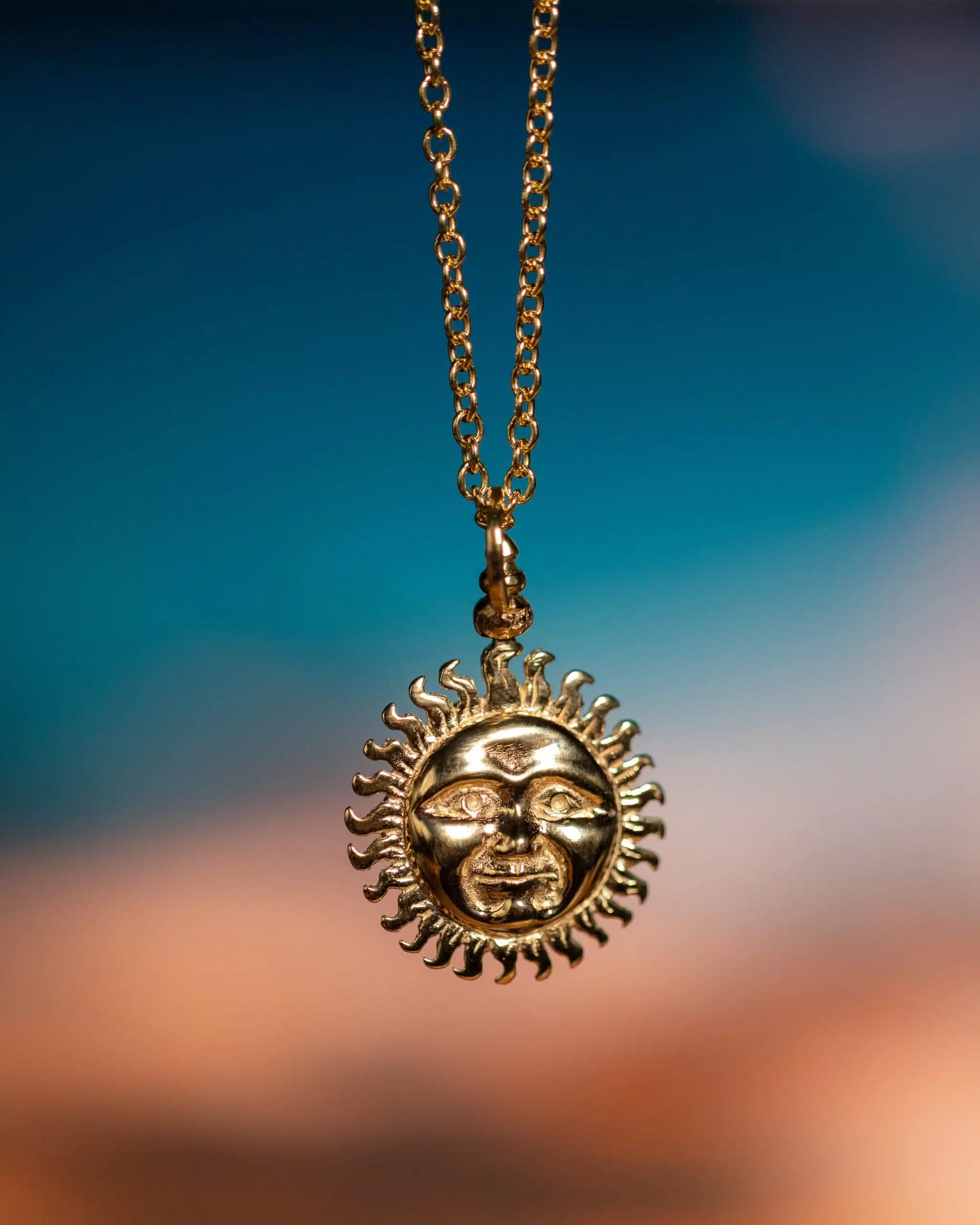 Solid 9ct Gold Sun and Moon Pendant - Image 7