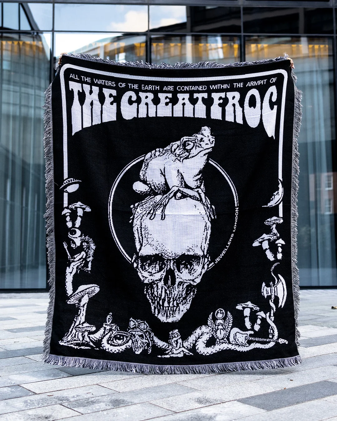 TGF Vintage ‘Frog and Skull’ Blanket - Image 4