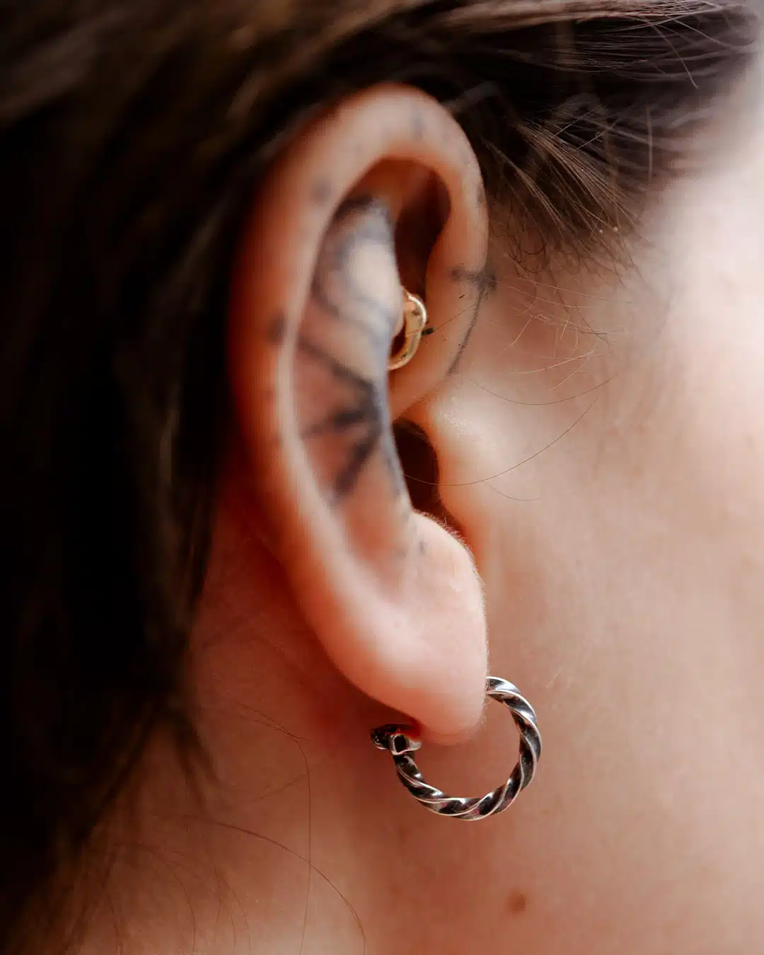 Twisted Silver Skull Hoop (Single) - Image 4