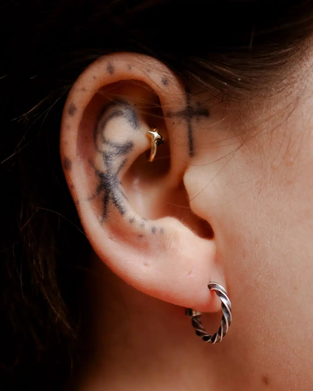 Twisted Silver Skull Hoop (Single) - Image 5
